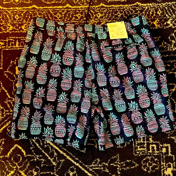 Goodfellows XL swim trunks with nylon liner, pineapples - Picture 2 of 2